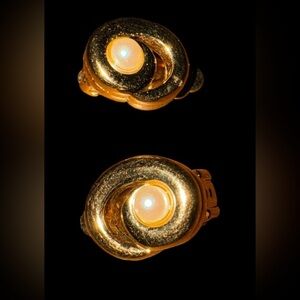 Nina Ricci Chic Gold Swirl Clip-On Earrings GUC